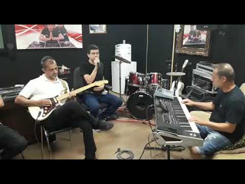 רועי הרוש קאבר מלאת אהבה 