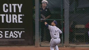 MIL@CIN: Gomez makes a nice running catch, hits wall