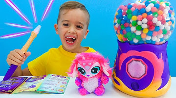 Niki bermain dengan mainan Mixies dan membantu teman-temannya