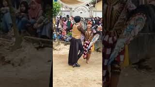 Weehh Ada Artis Di Jaranan Ini shorts