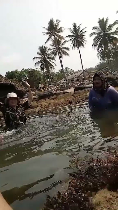 Emak emak mandi disungai 😍