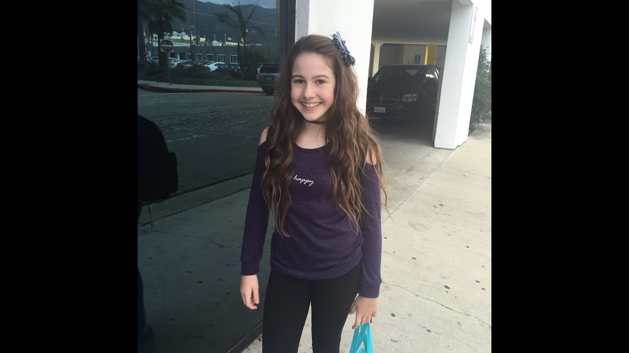 Creatively Chloe's first Kids React vlog