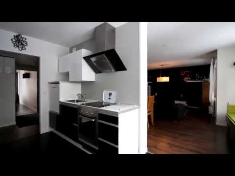 Video: Olohuone yhdistettynä keittiöön: designkuva asunnossa ja omakotitalossa