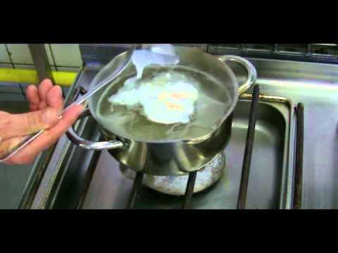 Video: Môžem Piť Surové Vajcia?
