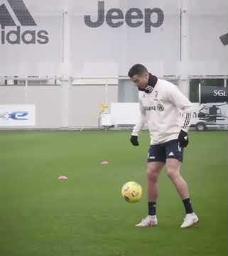 Ronaldo Juggling￼