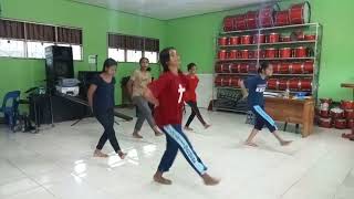 Latihan goyang Sirih Pinang#SMK YOHANES 23 MAUMERE