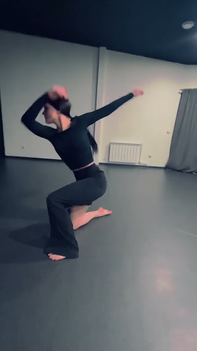 Kseniya Kts / contemporary dance / floorwork / partertechnique