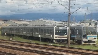 廃車置き場に2種類の205系が並び、E493系が留置されてる、長野総合車両センター。