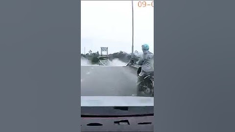 Terrifying moment busy bridge collapses in Vietnam