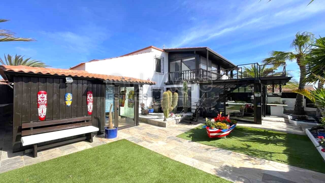 Beautiful semi-detached two-bedroom duplex in Parque Holandés, Fuerteventura!