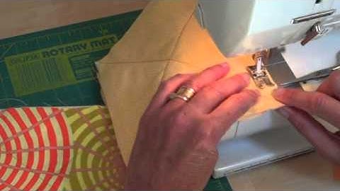 ELEMENTARY QUILT-- Sewing Squares Into Rows (#12 of 16 videos) - LearnHowToQuilt.com CLASSES