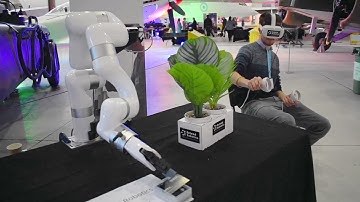 This is how to use robot and VR for Horticulture