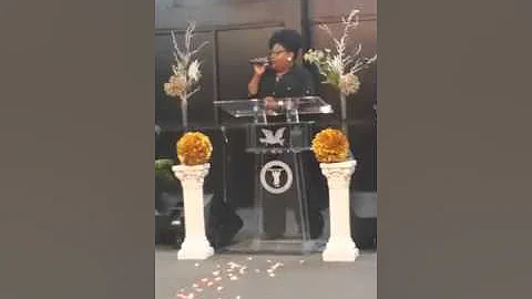 Comedian Theresa Lovingmeflawsand...  Doss