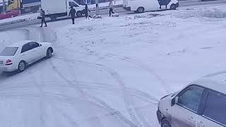 В Новосибирске бензовоз насмерть сбил пешехода-нарушителя