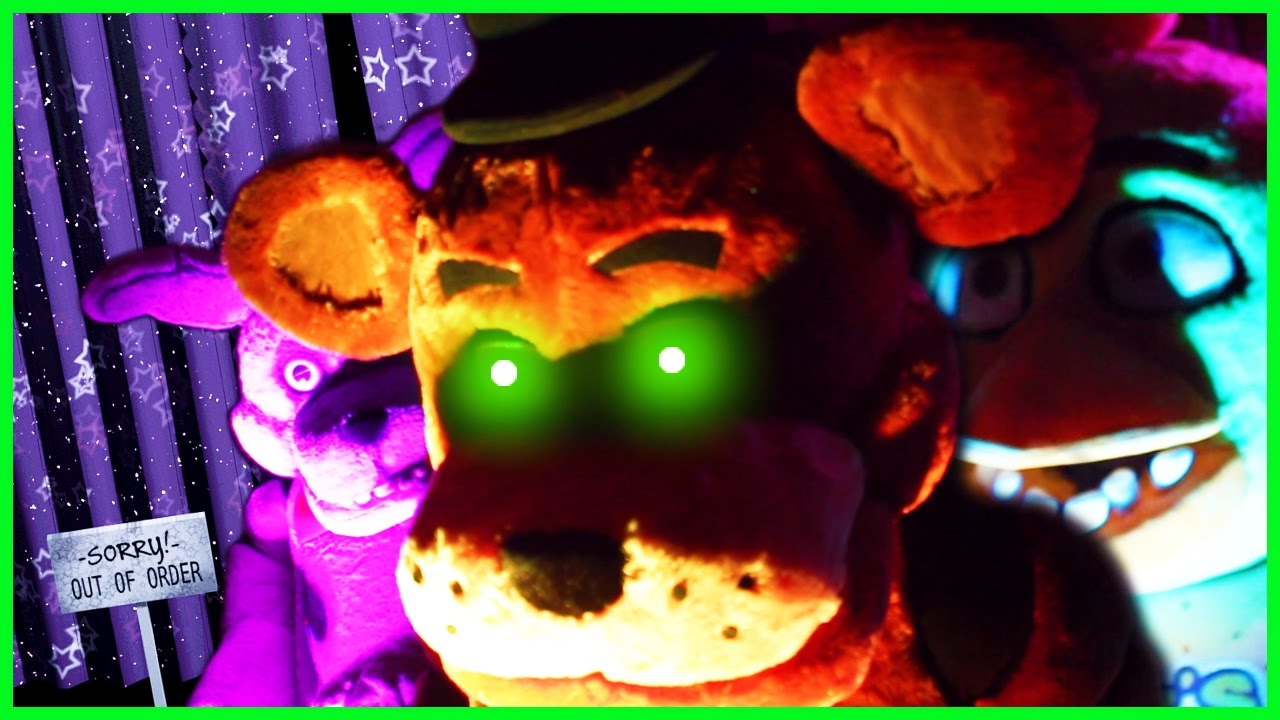 FNAF TREEHOUSE FORT! 📦😱 Scary Real Life Five Nights At Freddy's