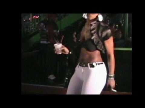 HOT GIRL BOOTY DANCING IN SLOWING MOTION strips on...