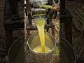 ट्रैक्टर से गन्ना जूस मशीन 😱 | Desi Jugaad Machine | No Electricity Sugarcane Juice #shorts