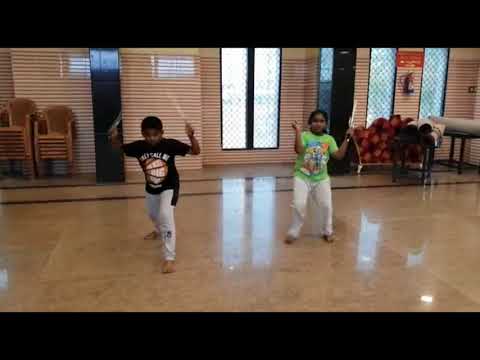 ஸ்ரீவிசாகன்  ஸ்ரீ ஹரிணி கொரோனா விழிப்புணர்வுக்காக வீட்டிலே கராத்தே ,சிலம்பம் ..