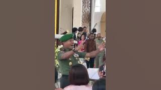 KEREN - Seorang TNI punya Skill Menjadi Derigen - Lagu Semua Bunga Ikut Bernyanyi