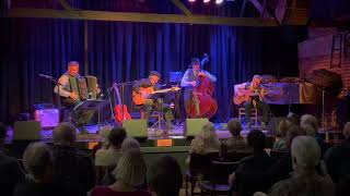 Big Noise from Winnetka / The Idiomatiques