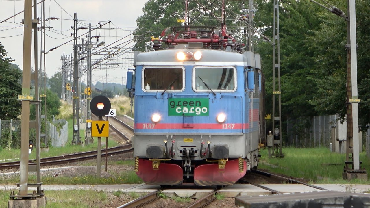 Tåg vid Teckomatorps station
