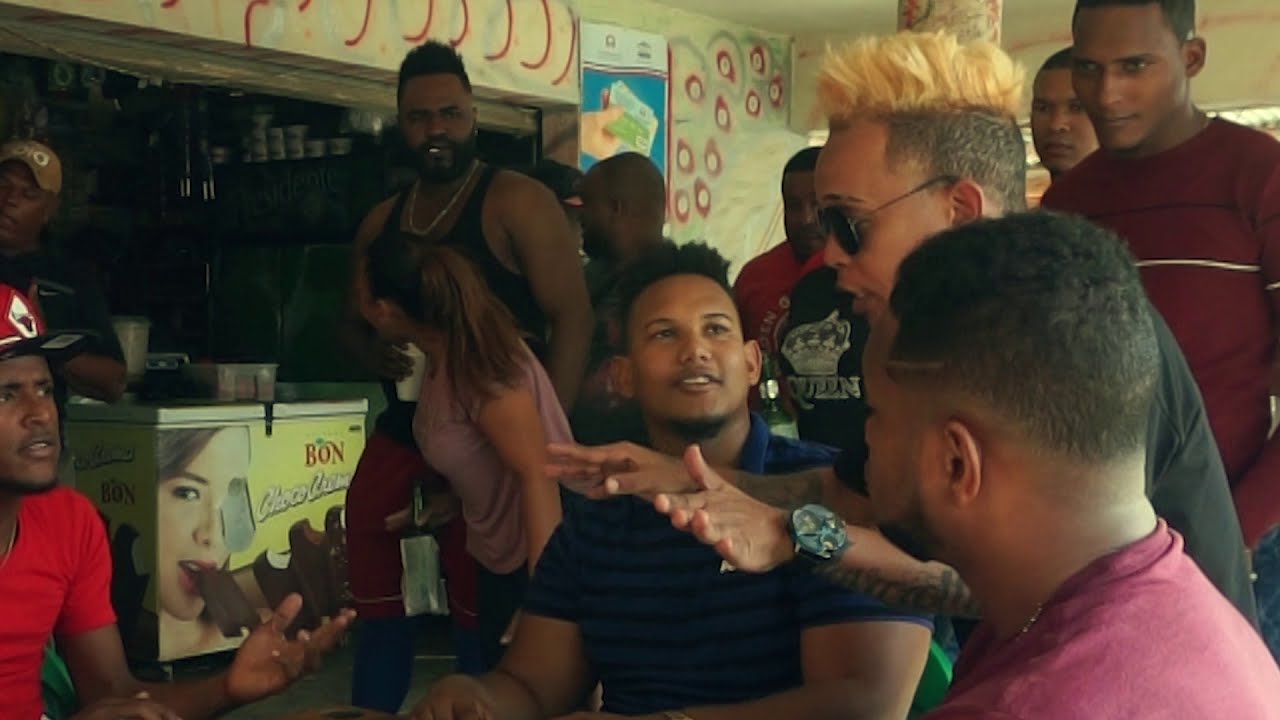 Muevelo Asi -Bavarotty Feat El Grone & Javier King (Vídeo Oficial) auf YouTube ansehen Muevelo Asi -Bavarotty Feat El Grone & Javier King (Vídeo Oficial) auf YouTube ansehen
