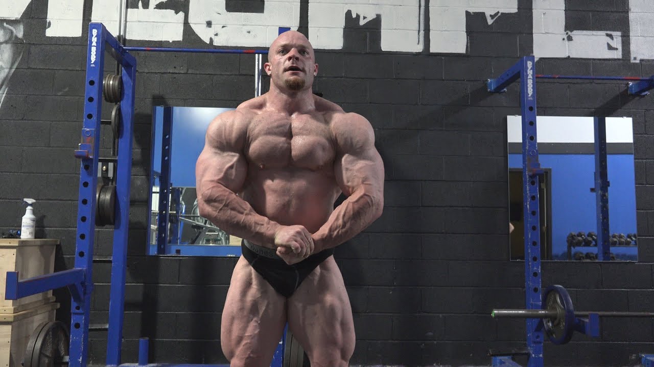 Видеотренировка: бодибилдер Крис Файн тренирует плечи и бицепсы за 11 недель
