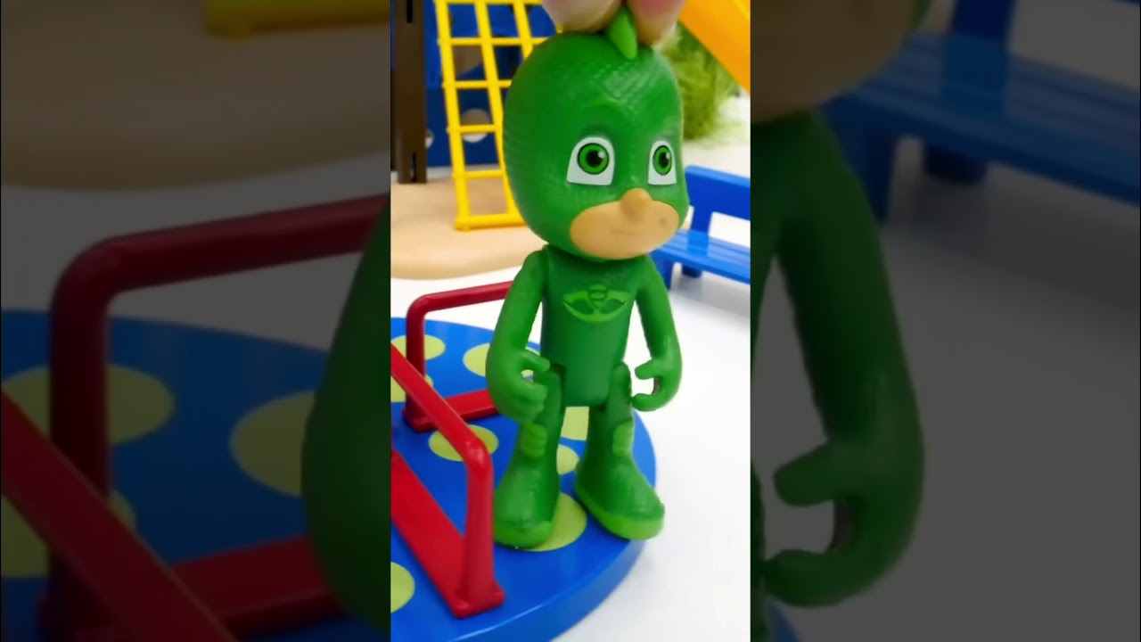 🚒 Пожарная машина спешит к Кэтбою #героивмасках #игрушки #машинки