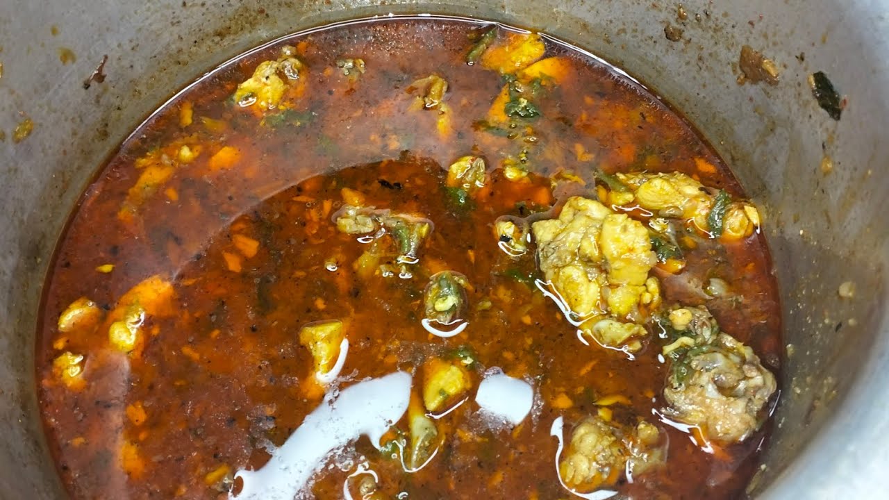 पालक ग्रेव्ही चिकन ह्या पद्धतीने नक्की बनवा Palak Chicken Gravy Recipe ln Marathi palak