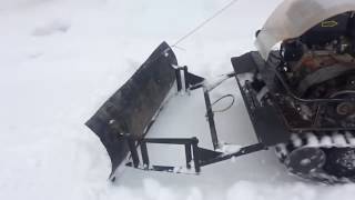 Мотобуксировщик с отвалом для чистки снега