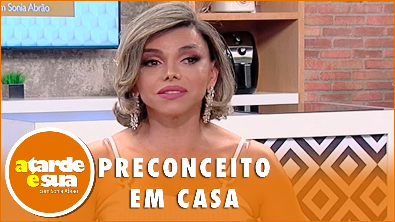 Léo Áquila diz que sofreu preconceito do pai: “Pediu perdão antes de morrer”