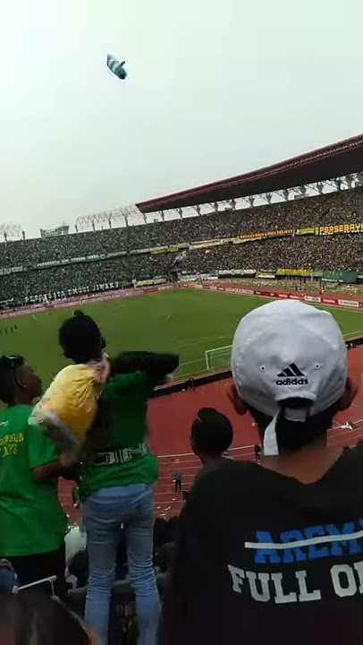 Hujan boneka di GBT