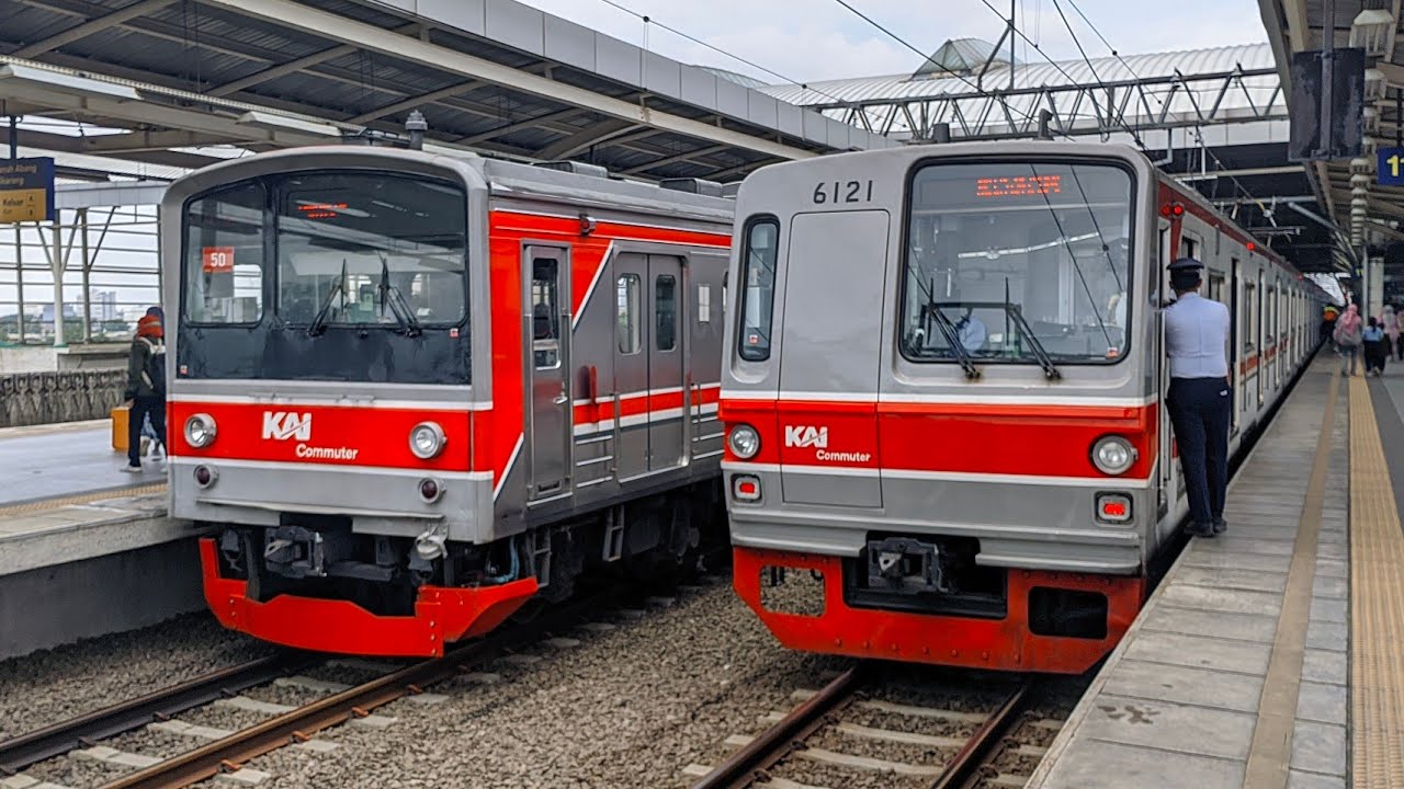 RAMAINYA KRL COMMUTER LINE DI STASIUN MANGGARAI