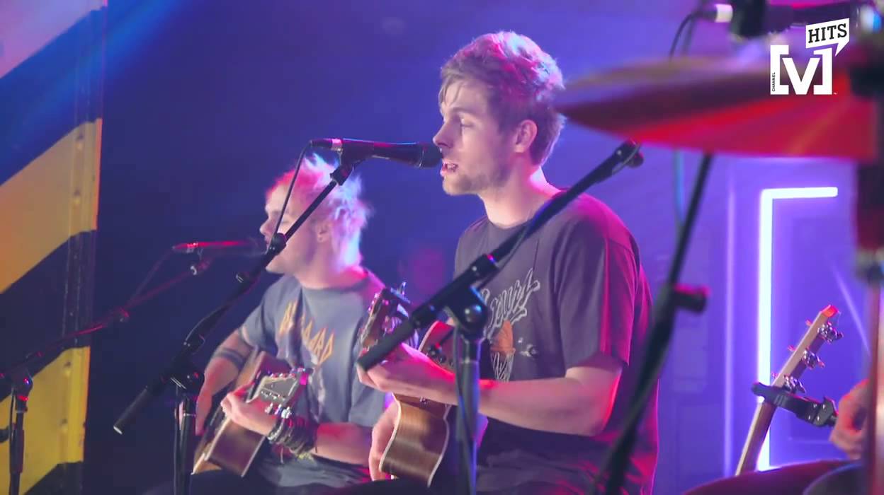 5 Seconds of Summer Live: Stripped & Intimate - Jet Black Heart