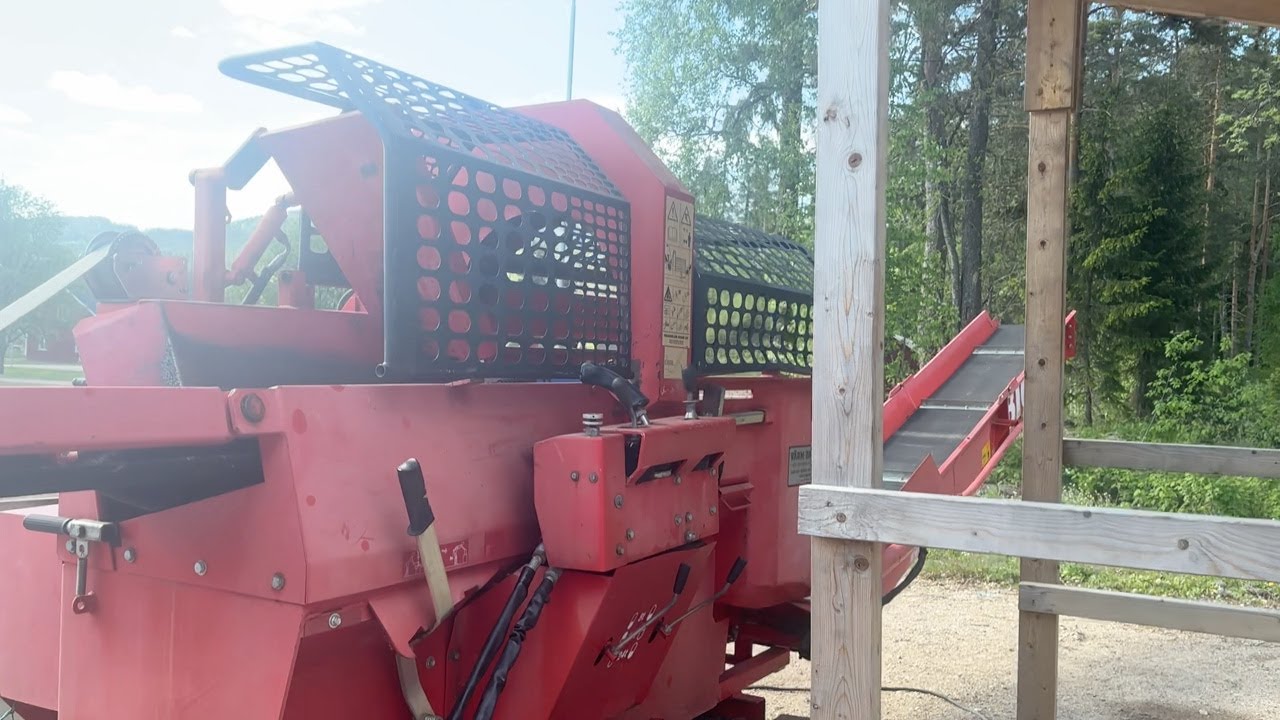 Köp Vedmaskin Hakki Pilke Modell Big X 47 med Vedbord Hakki Pilke Feed 472 på Klaravik