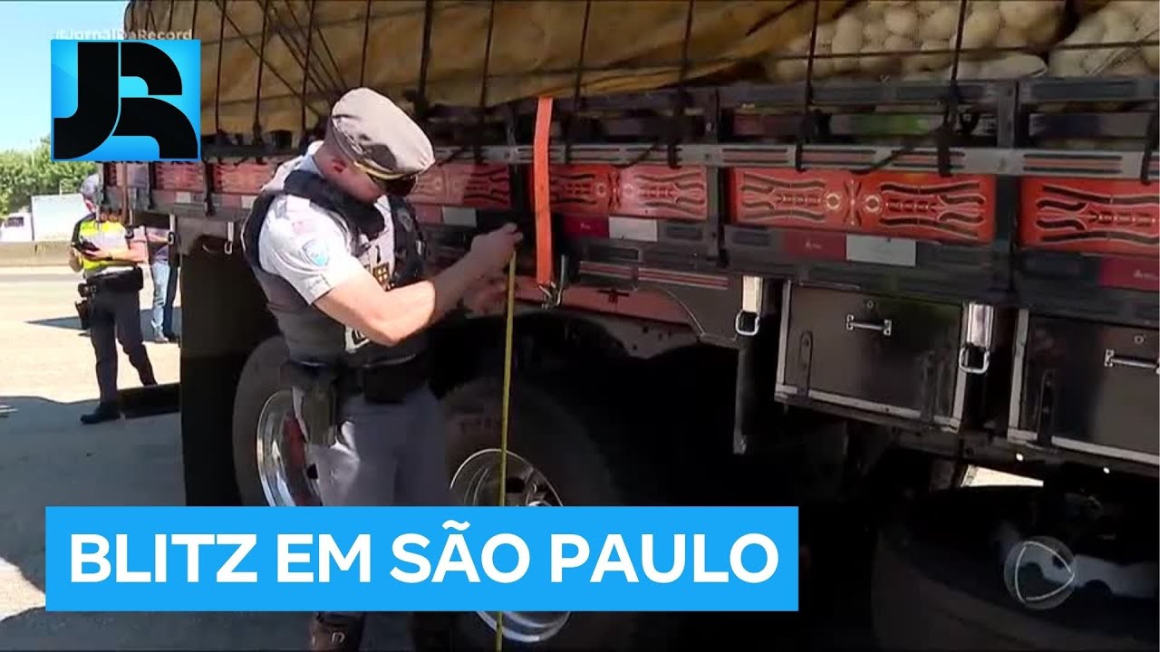 Polícia faz blitz em SP para autuar caminhoneiros que alteram características dos veículos