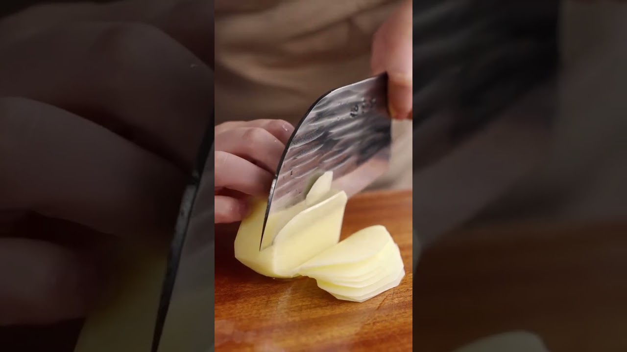 Cut the shredded potatoes quickly