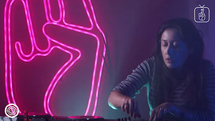 Laura King - Weekend Vibrations