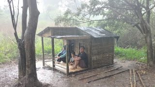 Download Lagu Camping hujan deras bersama anak istri di rumah bambu sayur melimpah MP3 Download Lagu Camping hujan deras bersama anak istri di rumah bambu sayur melimpah MP3
