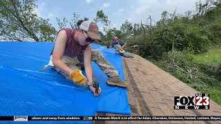 Video: Granddaughters help grandmother repair home after tornado hits Barnsdall