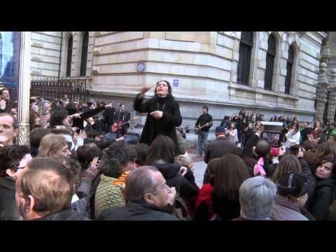 Один из лучших музыкально-танцевальных флешмобов! Испания, Билбао. 2013г.