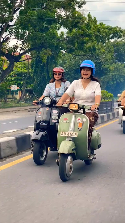 Pesona cewek naik vespa #shorts #vespa