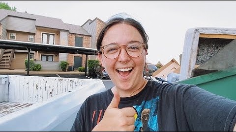 Dumpster Diving to Rescue Toys, Clothes, & Collectables from the Landfill!