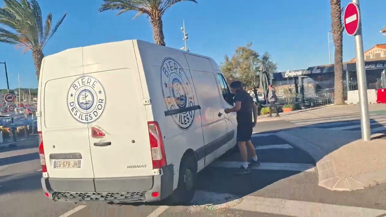 SIX FOURS LES PLAGES Jour2 Mon ÉNORME BOITE A LIVRES 28oct.2025=Moîns en moins intéressante 3Mickey