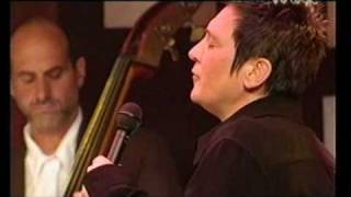 Video voorbeeld van "KD Lang sings 'Helpless'/ 'Simple' on the  Max Sessions"