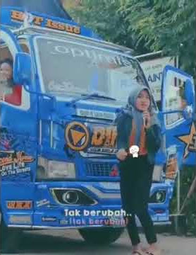 Story' ladies truk joget tiktok depan truk mbois