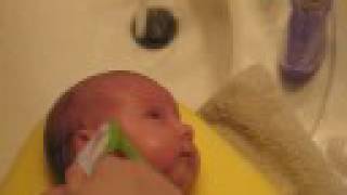 Avery Lael - 4 Weeks (taking a bath)