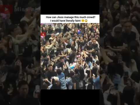 Only Jisoo can handle this much crowd 😱🤯 #jisoo #fypviralシ #ytshorts #blackpink @sooyaaa__