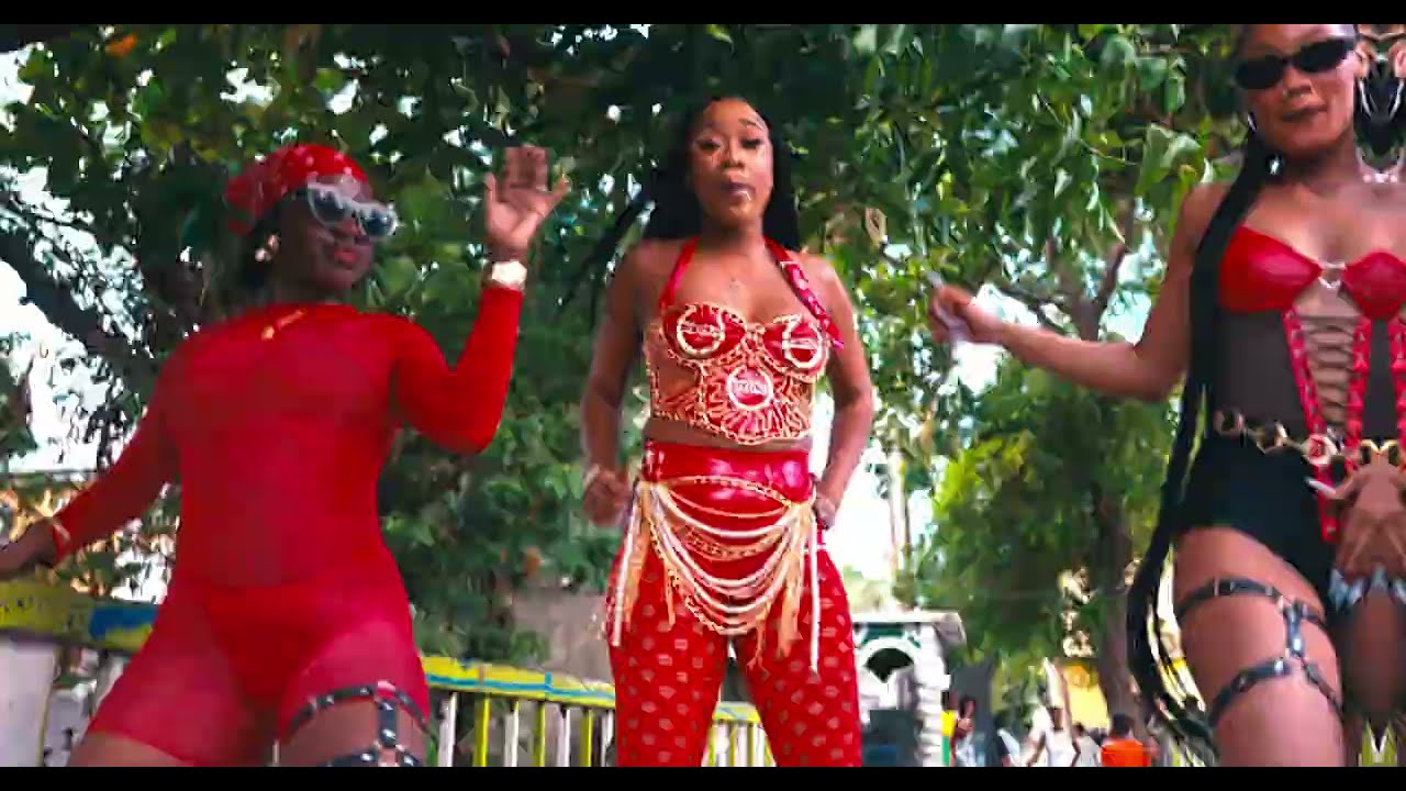 DAVIANAH - Fuego (Official Music Video)