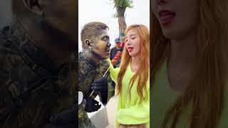 ❤️amazing Chinese girl taking sculpture  kiss?
